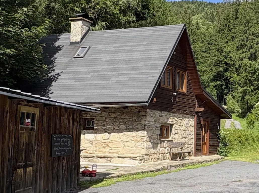 Chata Šimon — kamenno-dřevěná chalupa na samotě